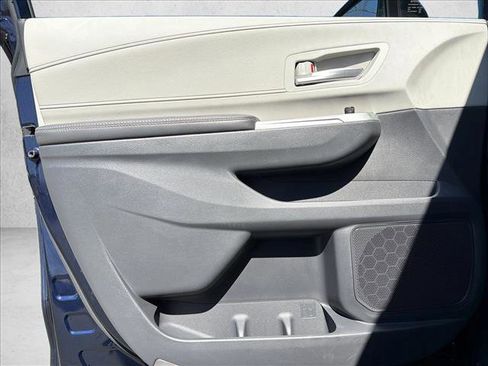 Used 2022 Toyota Sienna XLE w/ XLE Plus Package image 10