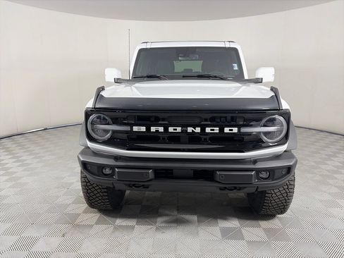 Used 2024 Ford Bronco Outer Banks AWD/4WD image 2