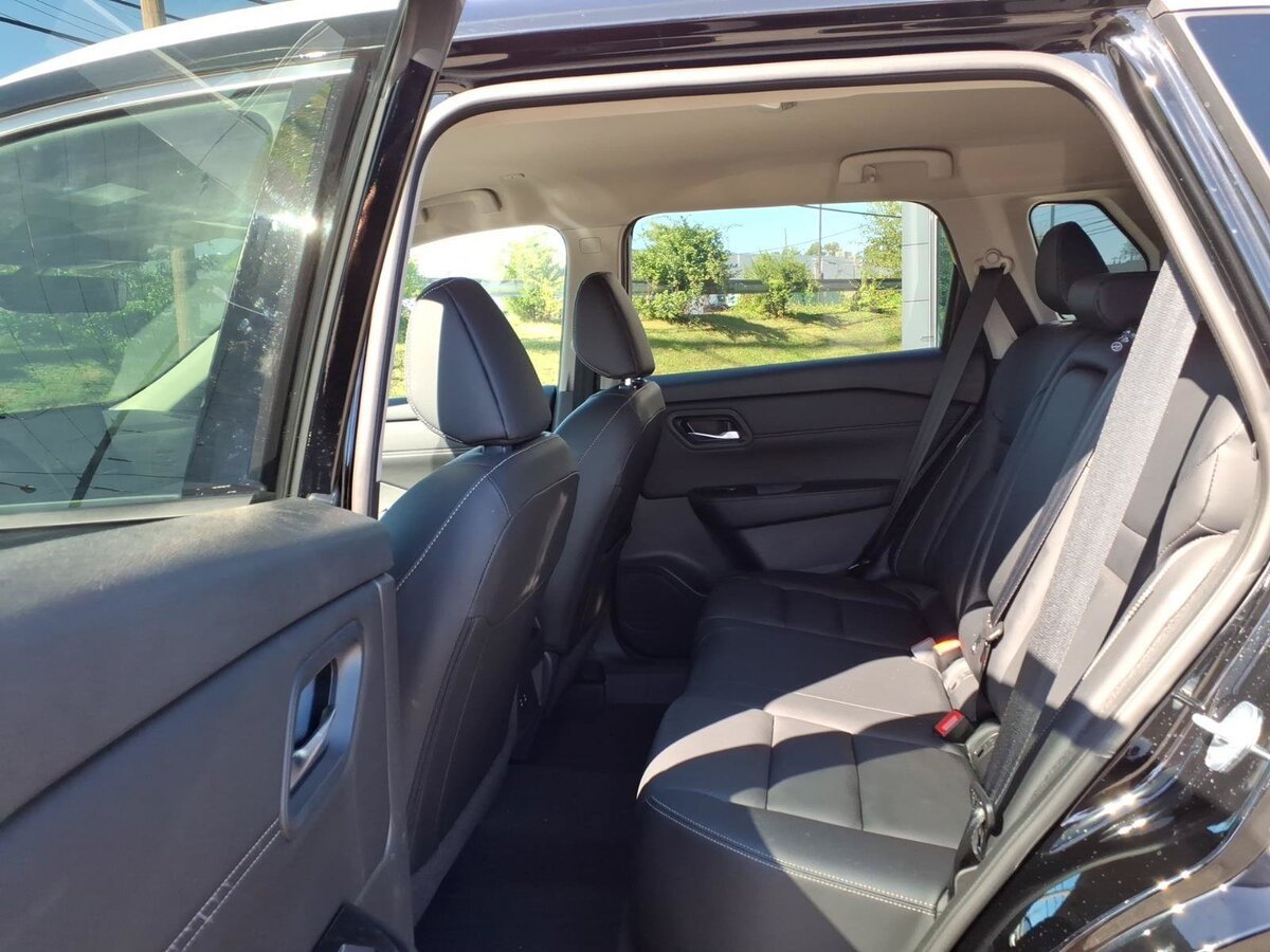 Used 2024 Nissan Rogue SL AWD/4WD image 19