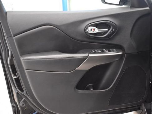 Used 2019 Jeep Cherokee Limited AWD/4WD image 20