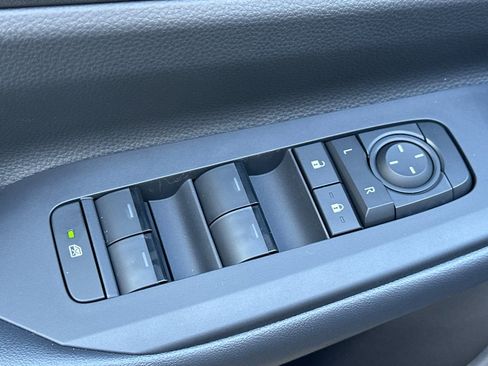 New 2026 Toyota Prius Plug-In Hybrid FWD image 12