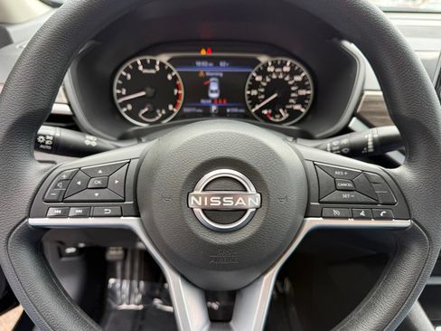 Used 2025 Nissan Altima 2.5 SV FWD image 29