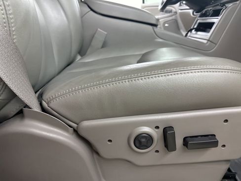 Used 2005 Chevrolet Suburban LT w/ Preferred Equipment Group image 24