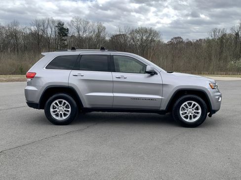 Used 2019 Jeep Grand Cherokee Laredo image 8