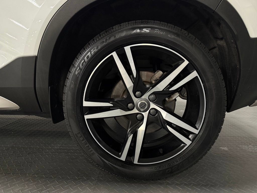 Used 2021 Volvo XC40 T5 R-Design AWD/4WD image 7
