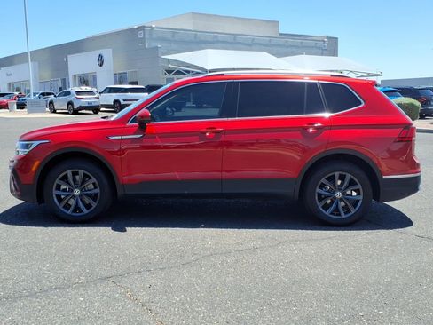 Certified 2023 Volkswagen Tiguan SE w/ Panoramic Sunroof Package FWD image 4