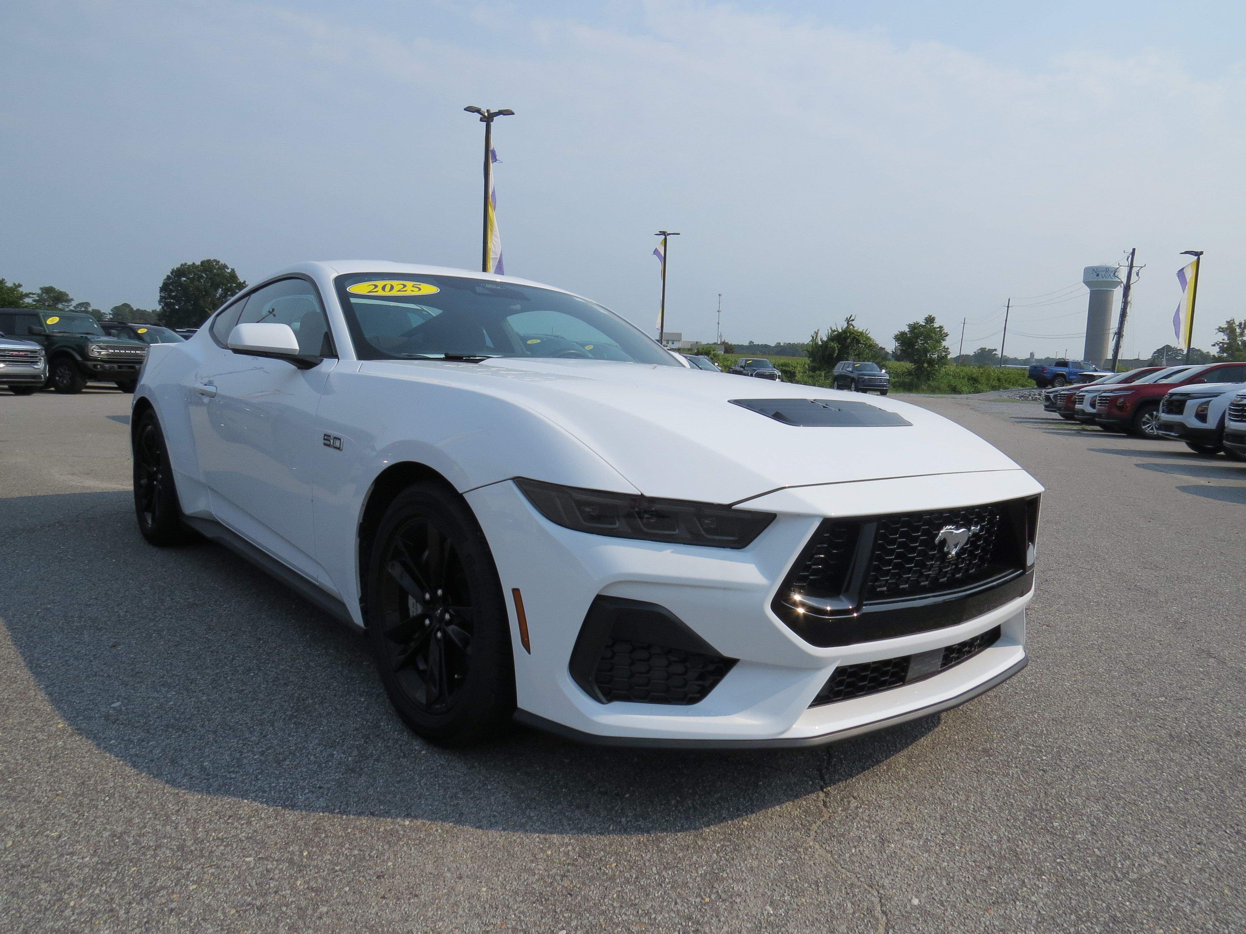 Used 2025 Ford Mustang GT RWD image 3