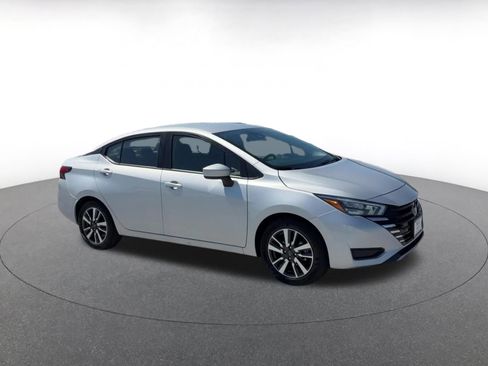 Used 2025 Nissan Versa SV FWD image 2