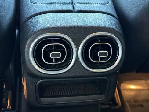 Used 2025 Mercedes-Benz GLC 350e 4MATIC image 16