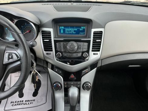 Used 2014 Chevrolet Cruze LS FWD image 19