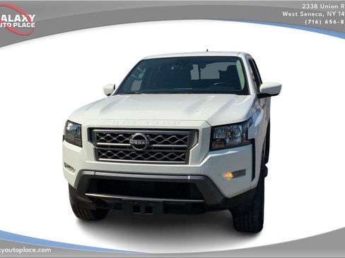 Used 2022 Nissan Frontier SV AWD/4WD image 2