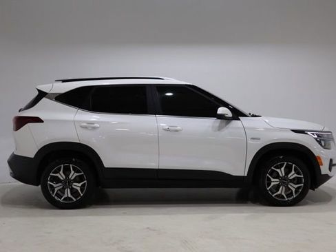 Used 2022 Kia Seltos EX image 8