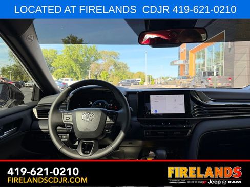 Used 2025 Toyota Camry SE FWD image 6