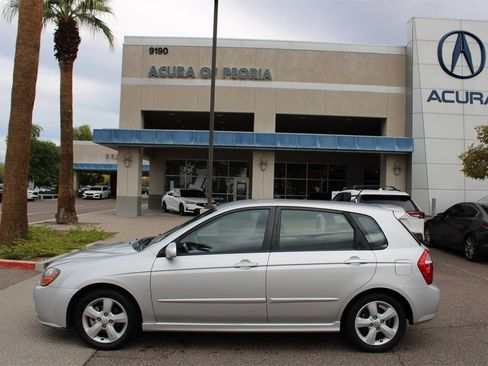 Used 2009 Kia Spectra5 SX image 2