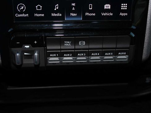Used 2024 RAM 2500 Tradesman w/ Chrome Appearance Group AWD/4WD image 39