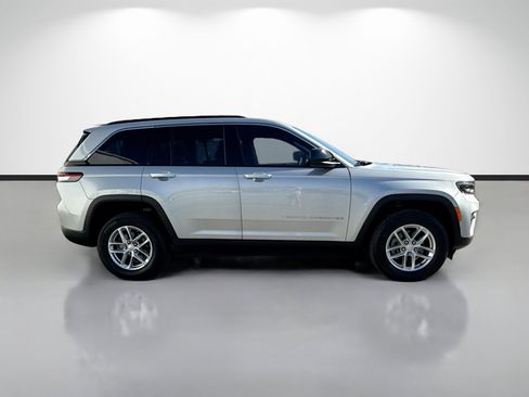 Used 2025 Jeep Grand Cherokee Laredo X RWD image 2