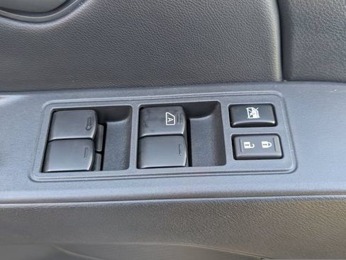 Used 2025 Nissan Frontier S AWD/4WD image 17