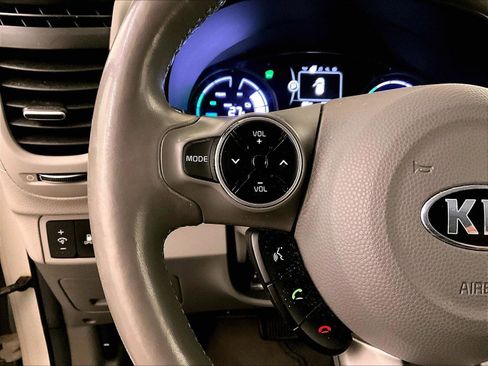 Used 2016 Kia Soul EV FWD image 18