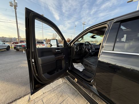 Used 2021 GMC Sierra 2500 Denali w/ Denali Black Diamond Edition image 12