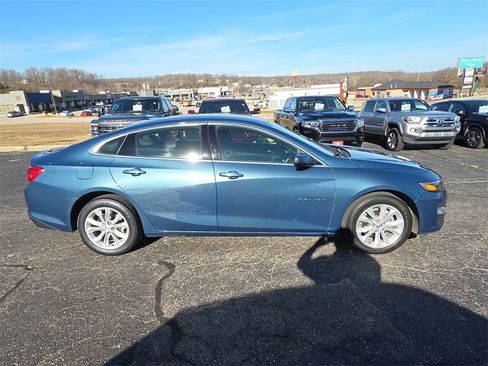Used 2025 Chevrolet Malibu LT image 9