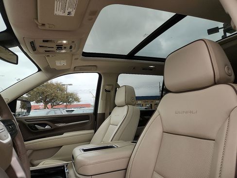 Used 2022 GMC Yukon XL Denali image 13