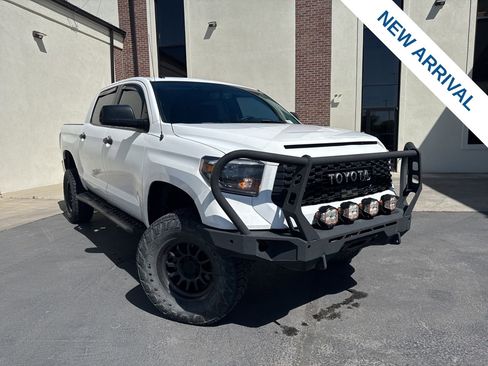 Used 2017 Toyota Tundra SR5 w/ SR5 Upgrade Package AWD/4WD image 1