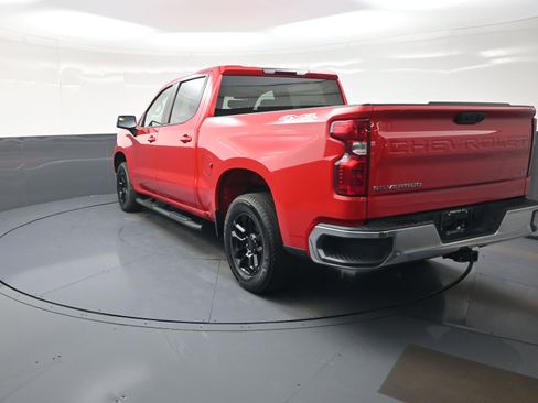 Used 2022 Chevrolet Silverado 1500 LT AWD/4WD image 5