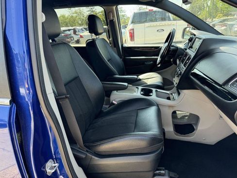 Used 2020 Dodge Grand Caravan SXT FWD image 15