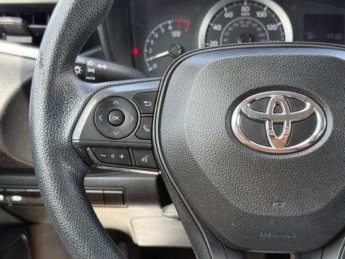 Used 2021 Toyota Corolla LE FWD image 19