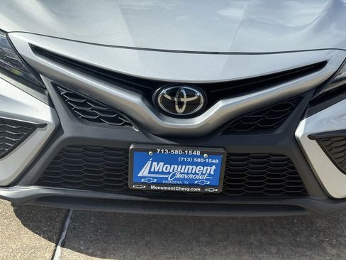 Used 2024 Toyota Camry SE image 4