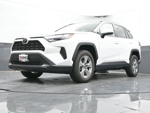 Used 2025 Toyota RAV4 XLE image 43