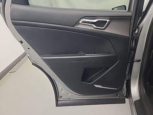 Used 2025 Kia Sportage LX image 19