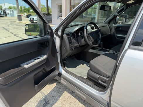 Used 2010 Ford Escape XLT FWD image 9