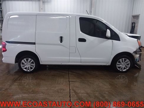 Used 2019 Nissan NV200 SV image 2