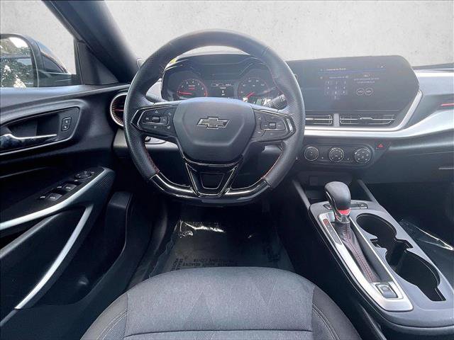 Used 2025 Chevrolet Trax RS FWD image 7