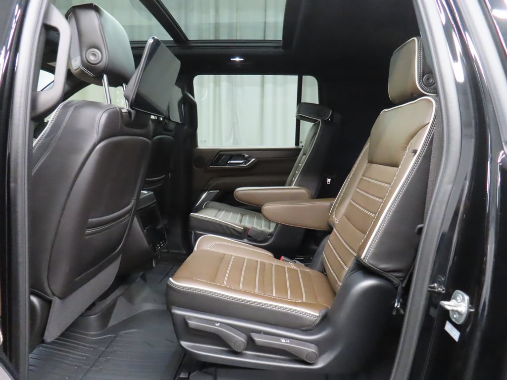 Used 2025 GMC Yukon XL Denali Ultimate AWD/4WD image 13