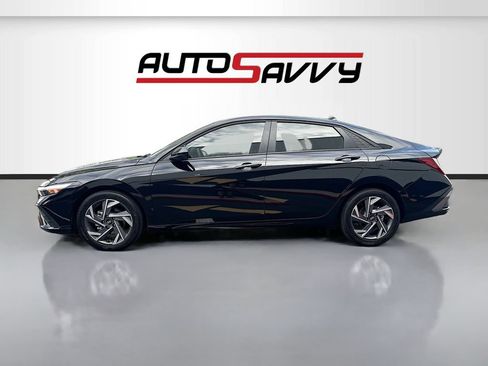 Used 2025 Hyundai Elantra Sport FWD image 4
