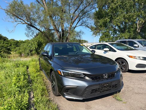 Used 2023 Honda Civic LX image 3