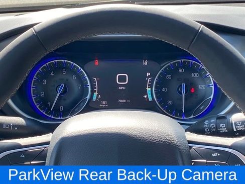 Used 2024 Chrysler Pacifica Touring-L image 10