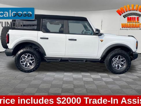 Used 2023 Ford Bronco Badlands image 10