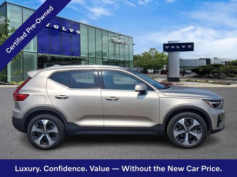 Certified 2023 Volvo XC40 B5 Plus w/ Climate Package AWD/4WD image 8