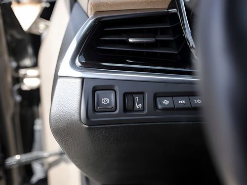 Used 2023 Cadillac XT6 Premium Luxury w/ Platinum Package FWD image 18