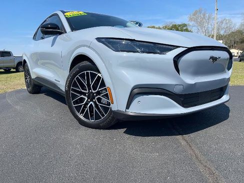 Certified 2025 Ford Mustang Mach-E Premium image 4