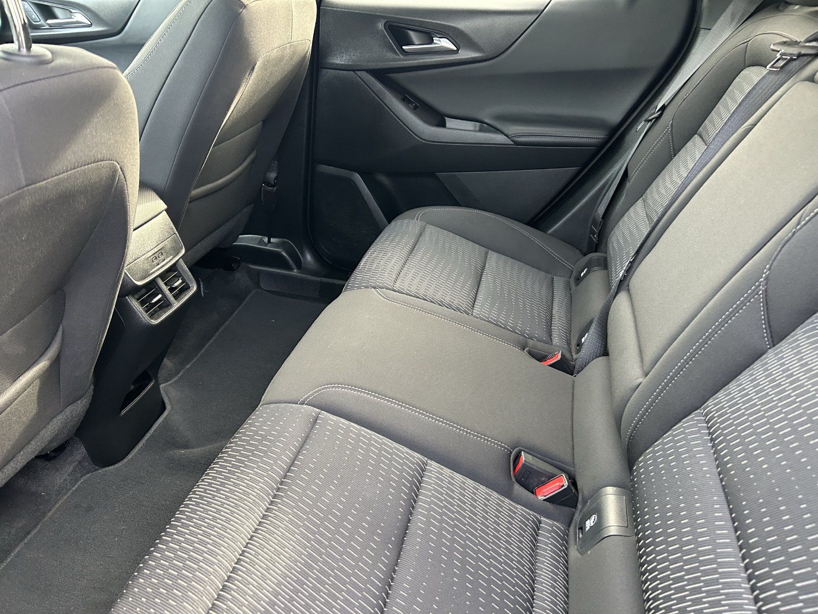 Used 2025 Chevrolet Equinox LT AWD/4WD image 9