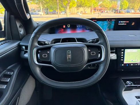 Used 2025 Lincoln Navigator L Reserve w/ Jet Appearance Package image 17