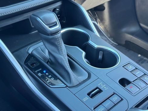 Used 2023 Toyota Highlander XLE image 14