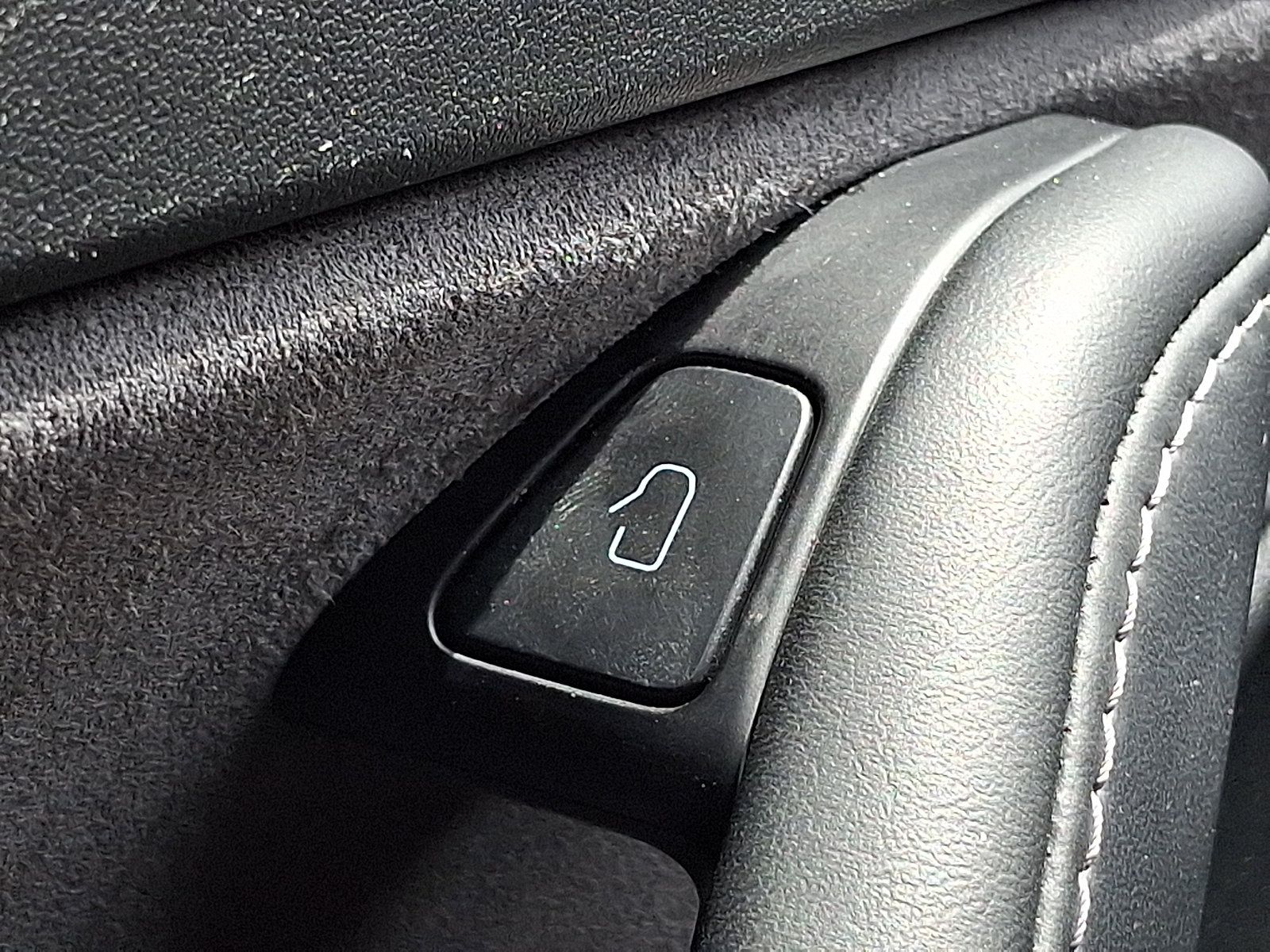 Used 2024 Tesla Model Y Long Range RWD image 25