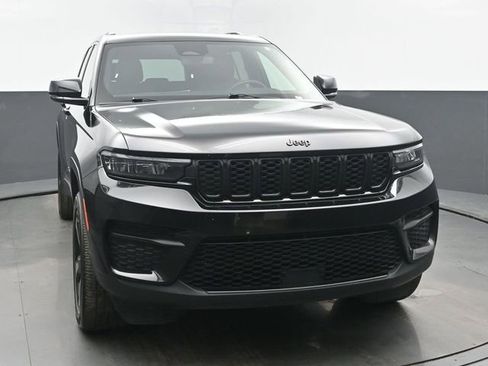 Used 2023 Jeep Grand Cherokee Altitude image 8