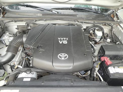 Used 2005 Toyota Tacoma PreRunner image 18