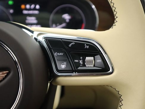 Certified 2023 Bentley Bentayga V8 image 12